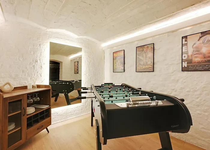 Charming Flat, Quartier Latin With A Private Cinema باريس